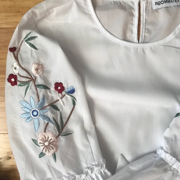 Roommates Brand Embroidered blouse - Picture 2 of 8